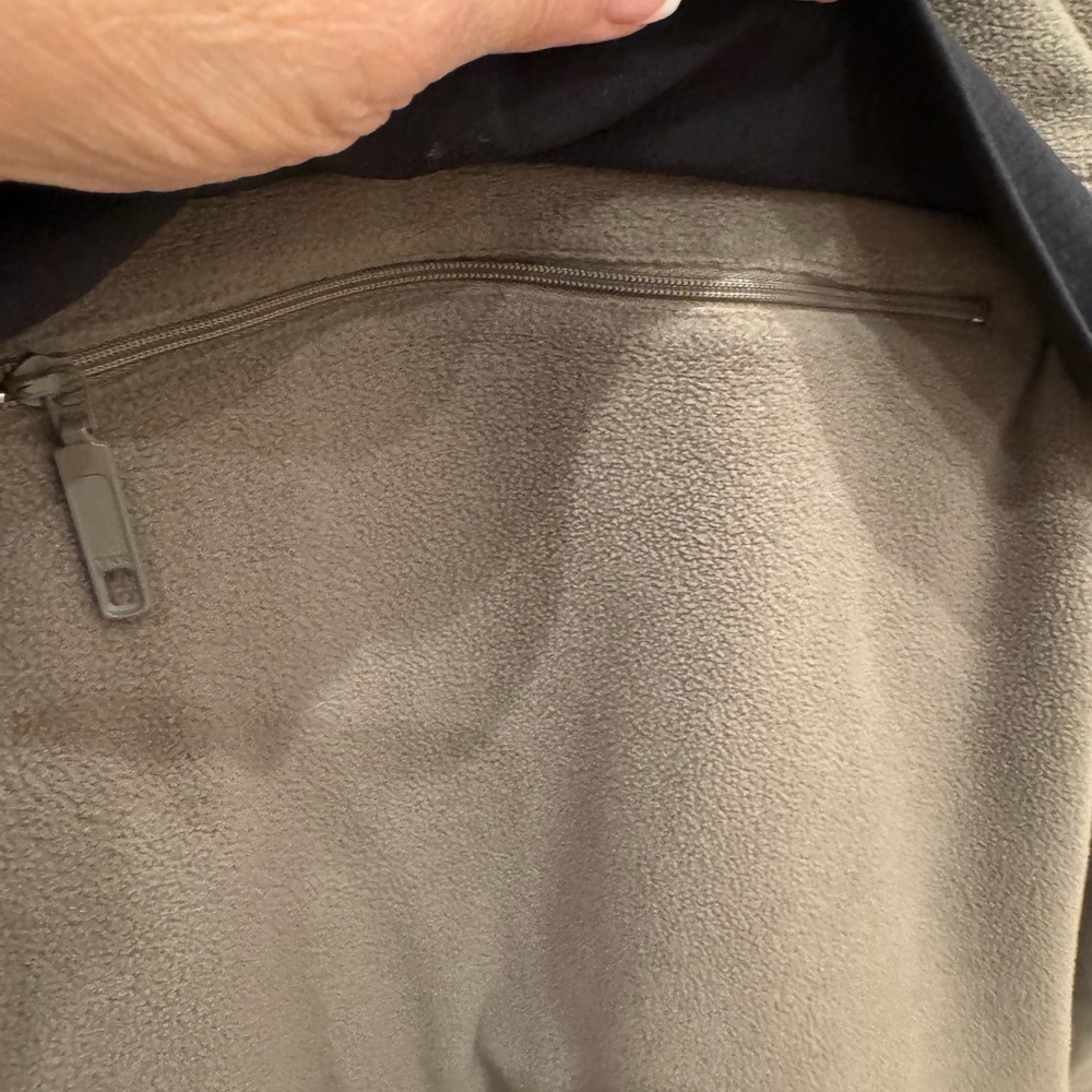 ALO Yoga Men's Performance Jacket in Taupe and Black - Picture 6 of 9